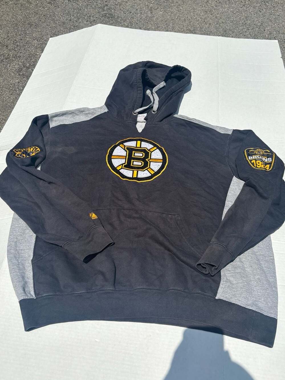 Y2K Majestic Boston Bruins NHL Hockey Pullover Hoodie Men’s Large fading stains